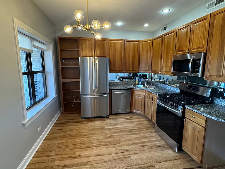 1340 W Irving Park Rd #3 — Photo 2