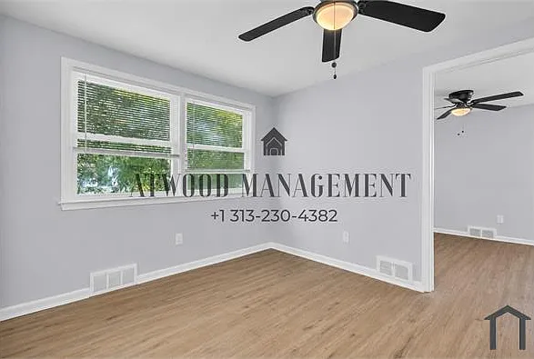 8283 Vaughan St — Photo 2