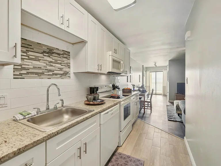 1709 S Ocean Blvd — Photo 6
