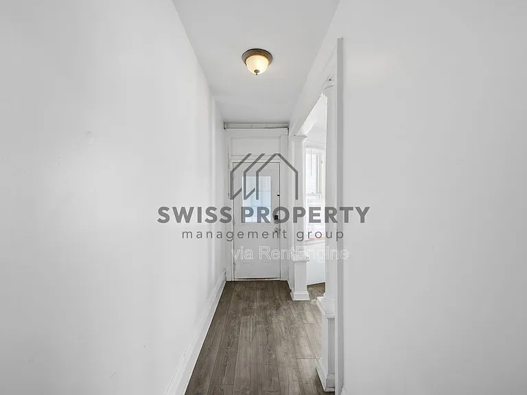 2209 Summit St — Photo 7