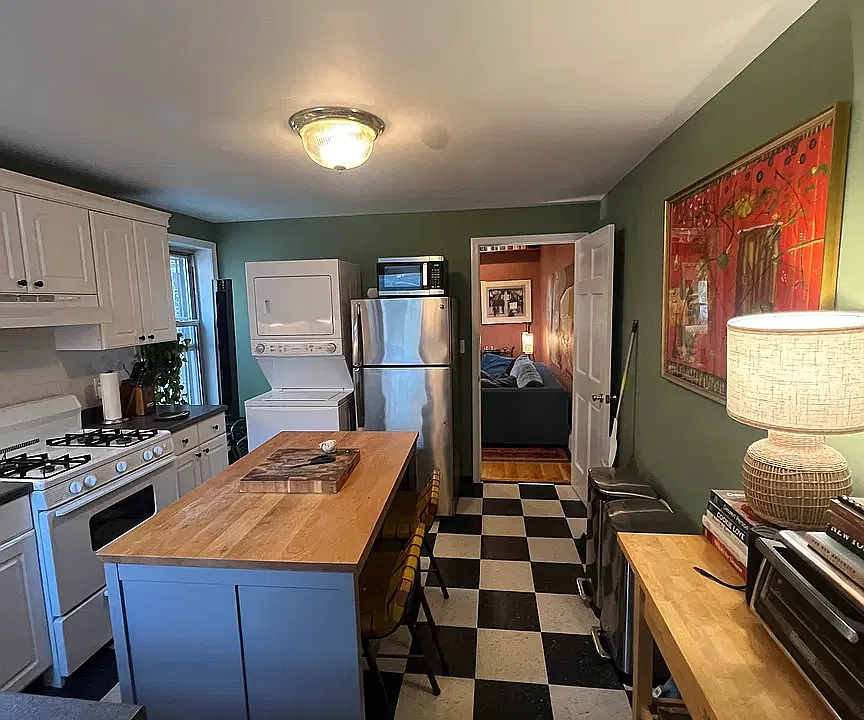 225 Devoe St #2F