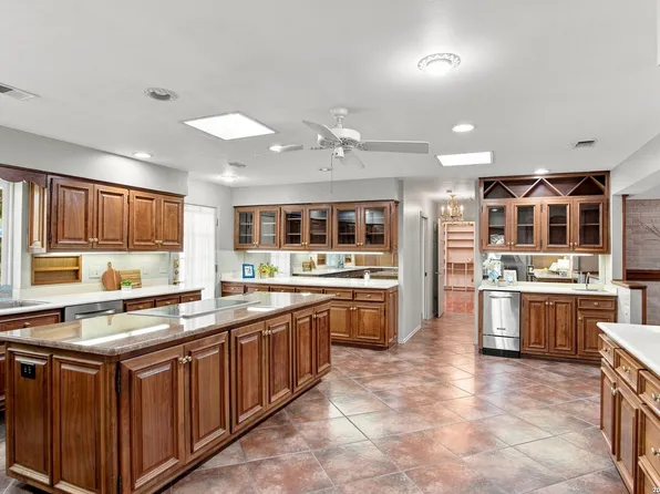 106 Bikeway Ln, Shavano Park, TX 78231