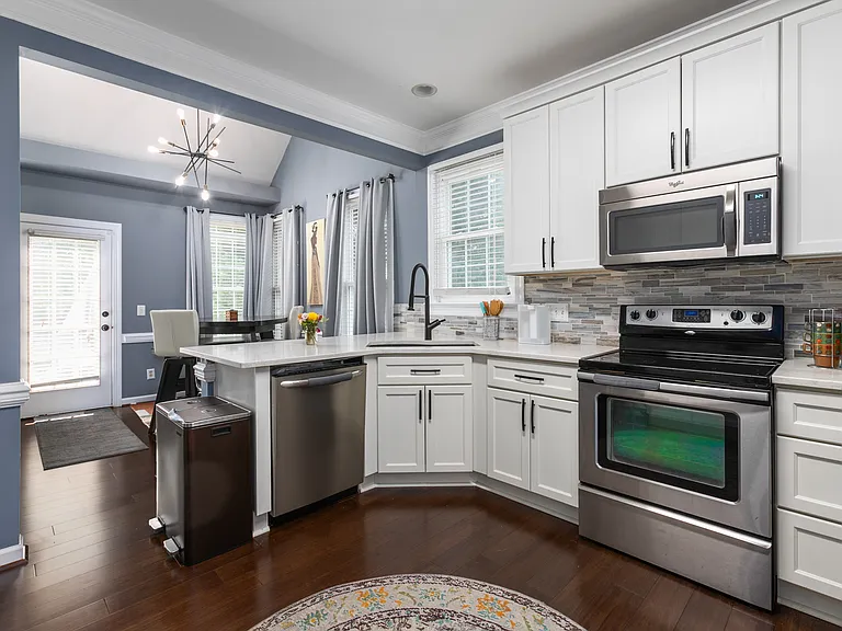 305 Lucas Park Dr — Photo 14