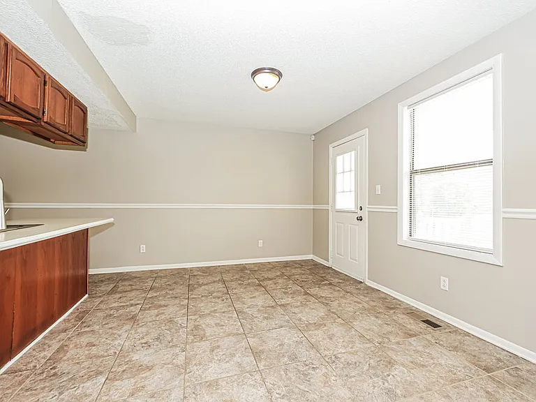 110 Bland Dr — Photo 6