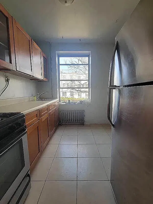 90 Clinton Avenue — Photo 4