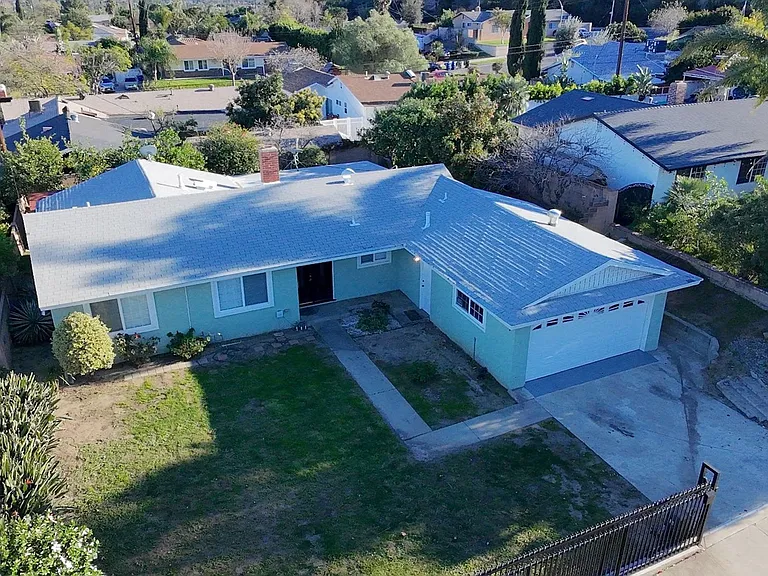 15148 Oro Grande St — Photo 4