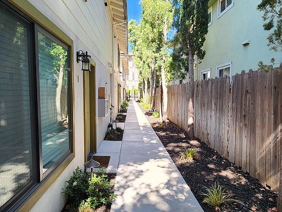 2nd image of 2552 27th St #4