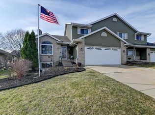 5879 Woodland Dr, Waunakee, WI 53597