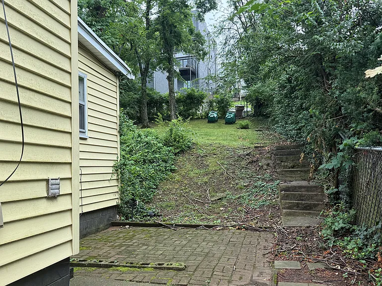3407 Elkins Ave — Photo 2