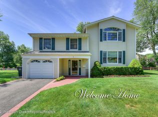 4 Teabury Ln, Oakhurst, NJ 07755