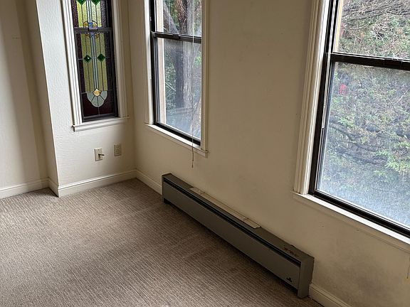 3rd image of 687 Carolina St