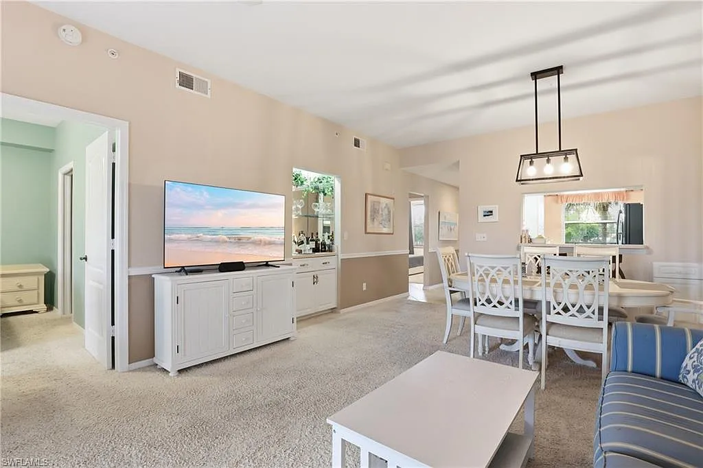 2 bed, 2.0 bath, 1042 sqft, $2,100 — Photo 3