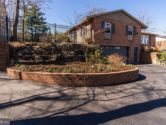 3rd image of 13706 Woodland Heights Dr