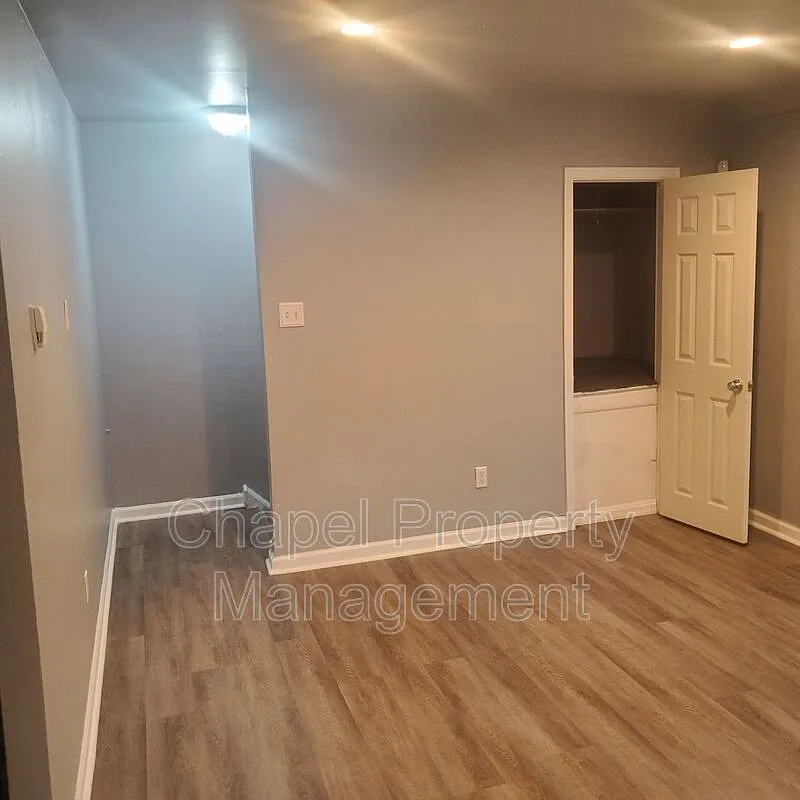 2 bed, 1.0 bath, 858 sqft, $1,200 — Photo 3