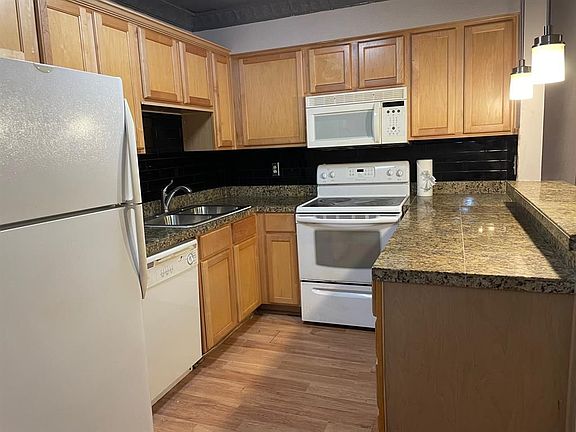 5th image of 3900 Woodchase Dr APT 122