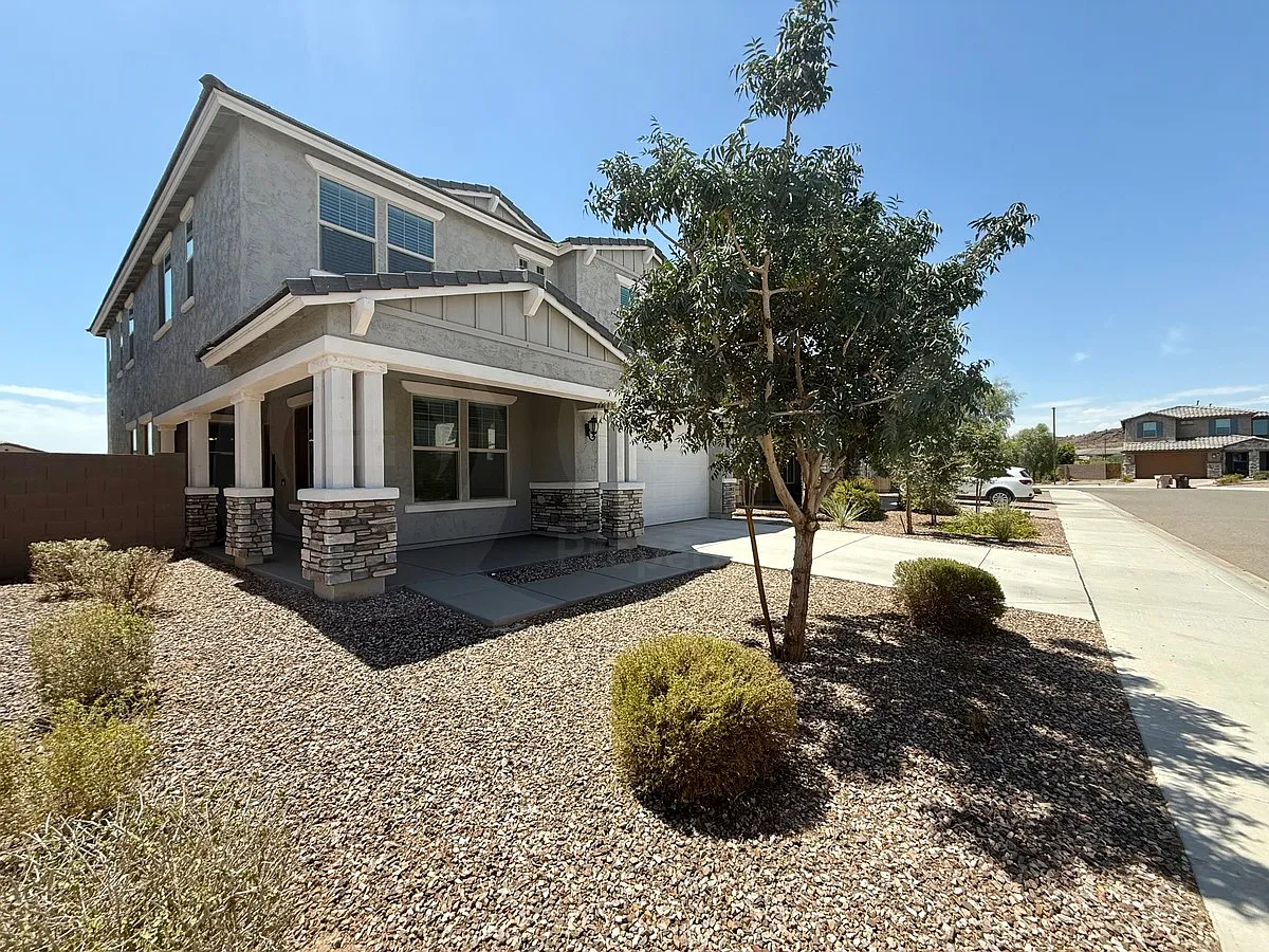 5 bed, 3.0 bath, 3300 sqft, $2,899 — Photo 3