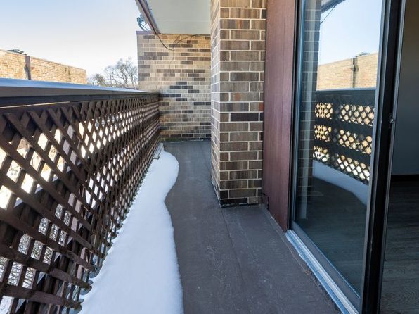 902 Kenneth Cir #6, Elgin, IL 60120