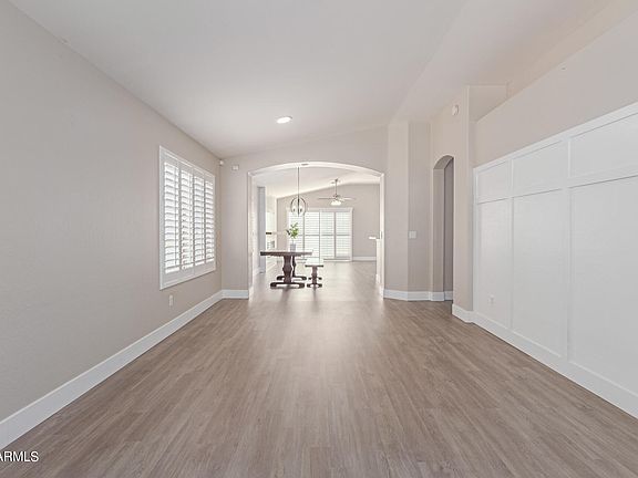 4th image of 73 E MAYFIELD Drive