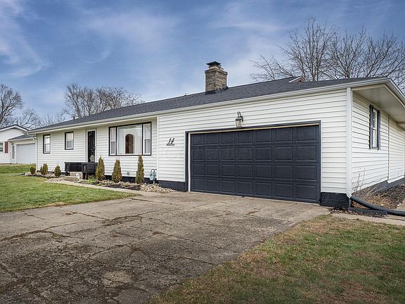 3rd image of 14 Hilltop Dr