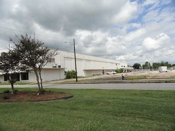 4th image of 1520 Woodworth Blvd