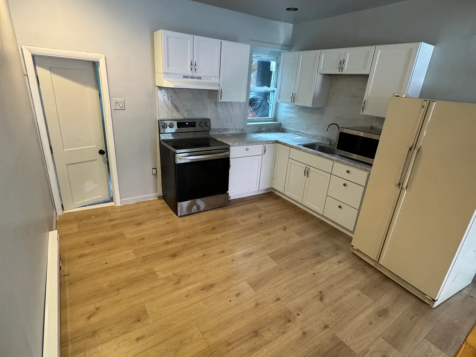 2 bed, 728 sqft, $1,500 — Photo 2