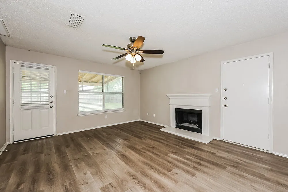 4 bed, 2.5 bath, 2032 sqft, $2,125 — Photo 4