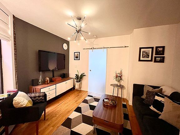 5th image of 135 W 89th St APT 10