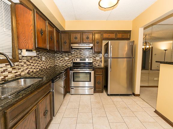 2nd image of 6229 N Niagara Ave APT 111