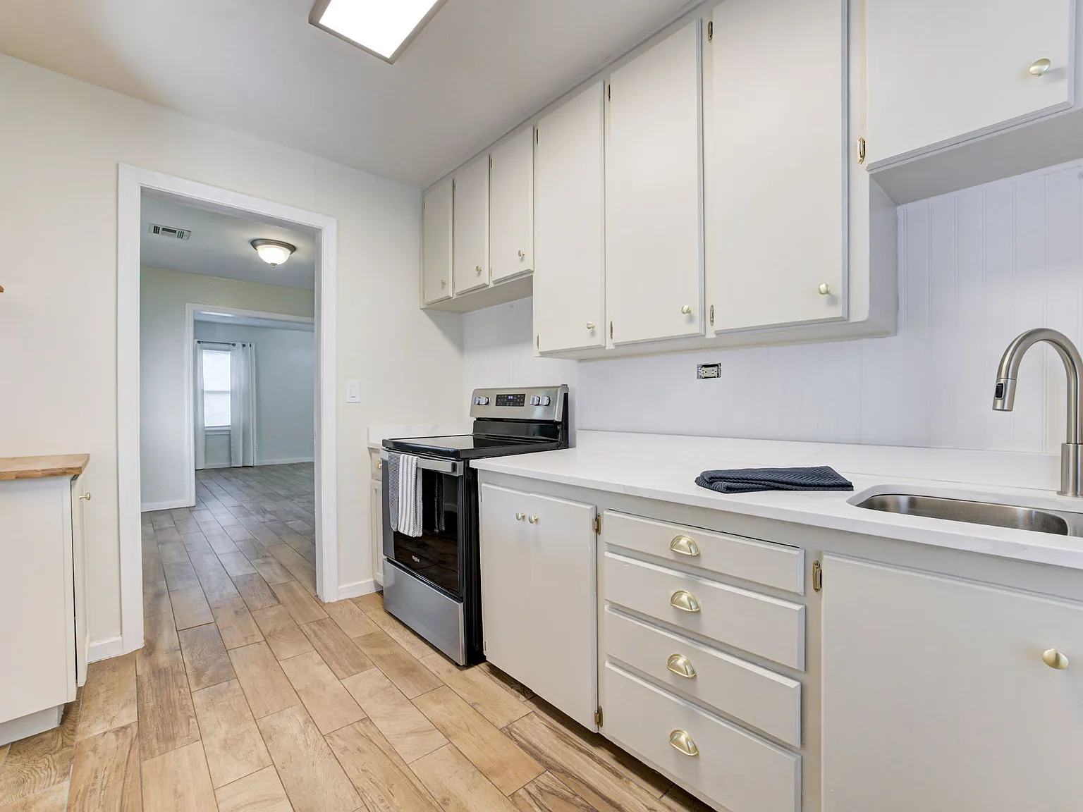 2 bed, 830 sqft, $1,500 — Photo 3
