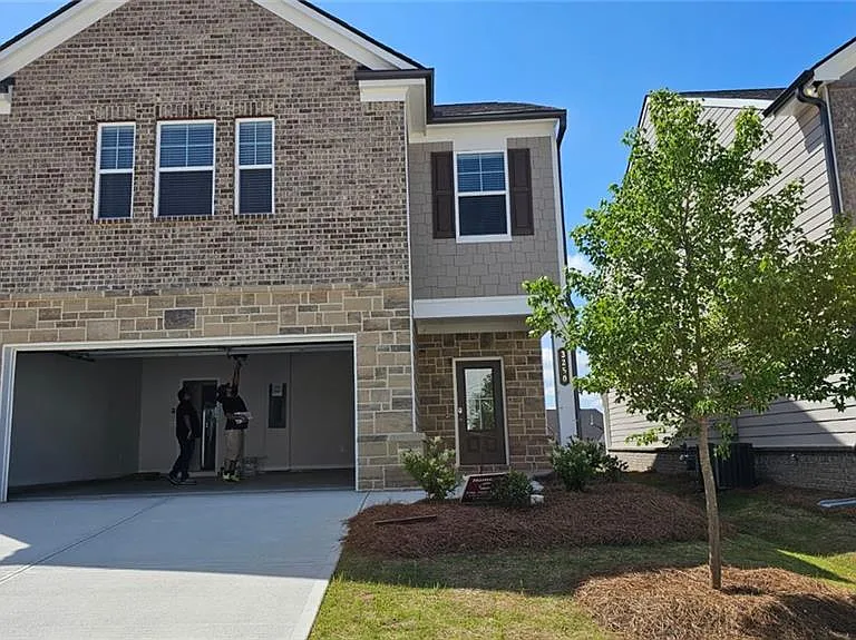 3250 Westgate Park Dr — Photo 2