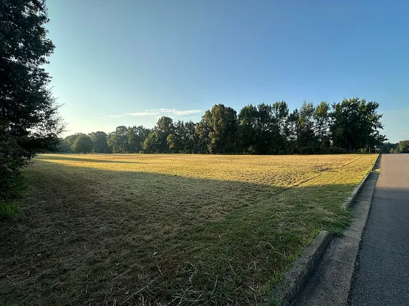 West Dr, Munford, TN 38058