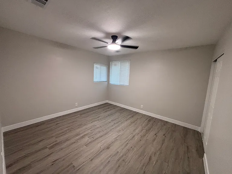 Hodges Ave — Photo 21