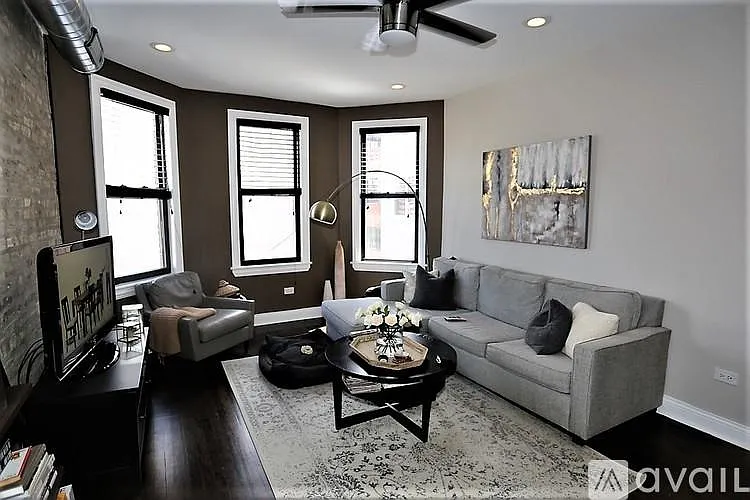 Building Photo - 2019 N Hoyne Ave #2R