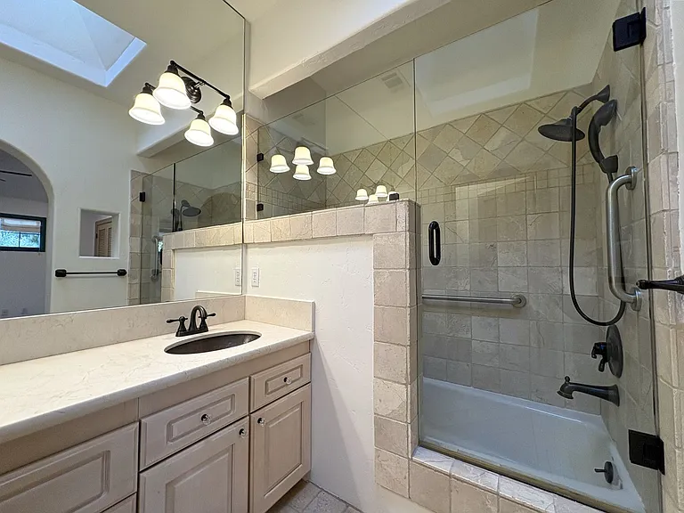 712 Elizabeth Ln — Photo 21