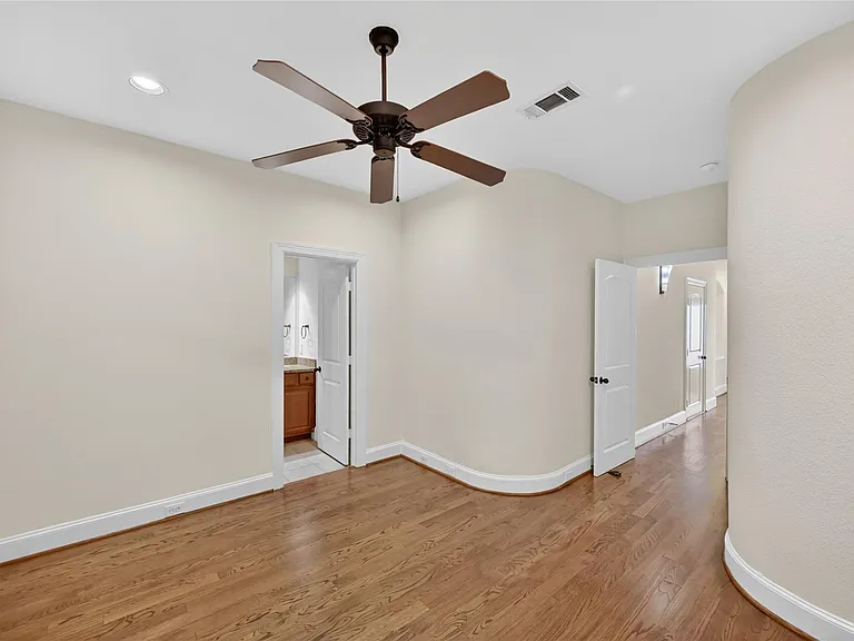 5305 Lillian St #B — Photo 6