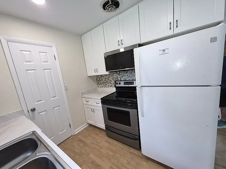 517 Winthrop St — Photo 10