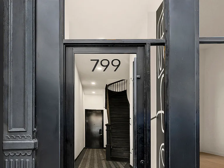 799 Manhattan Ave #2L — Photo 7