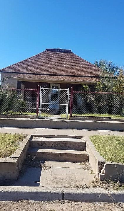 1st image of 326 SE 1st St