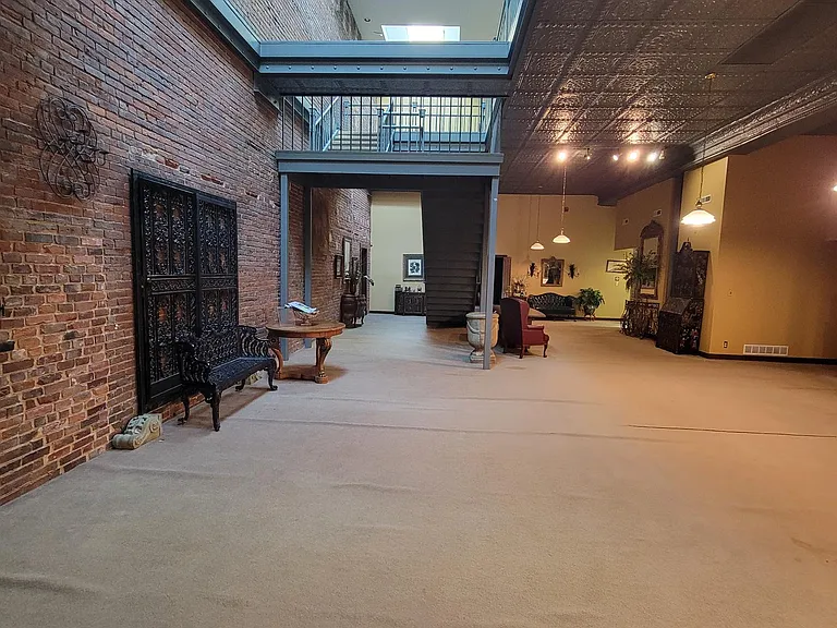 517 S Main St — Photo 11
