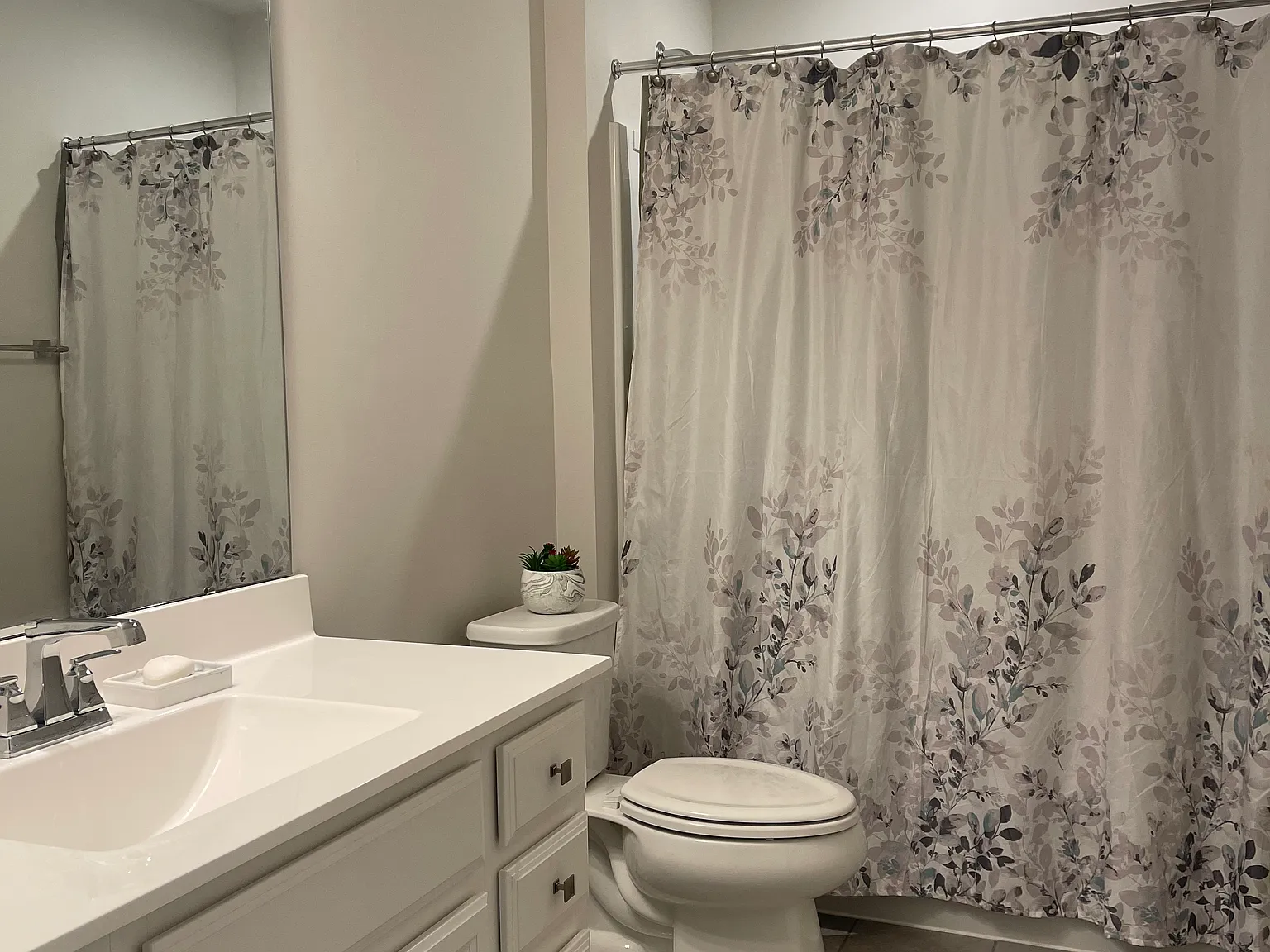 4 bed, 2.5 bath, 2423 sqft, $3,000 — Photo 1