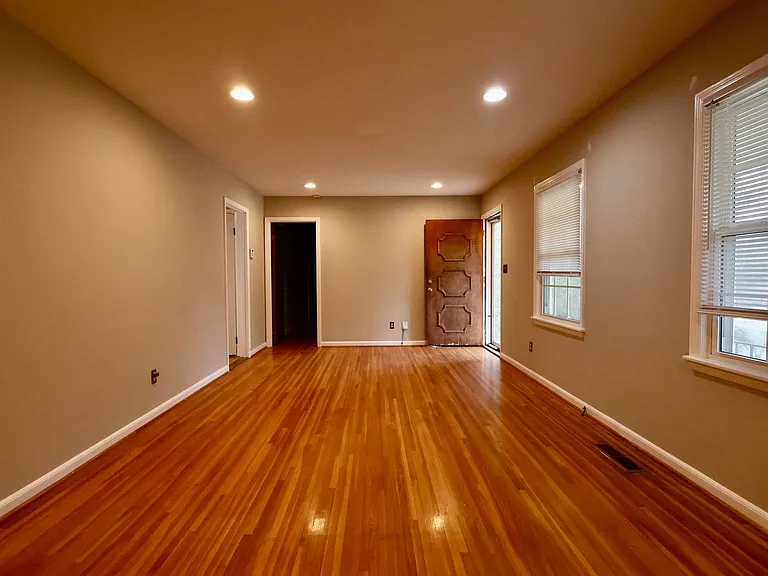 536 Edgecrest Cir — Photo 5