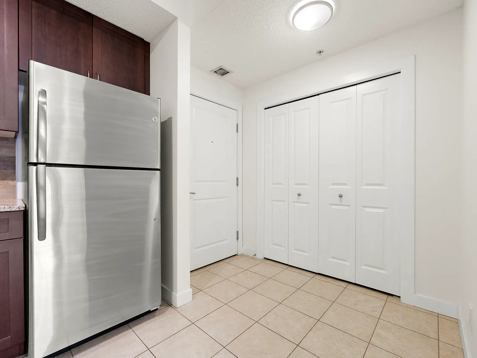 2 Bedrooms 2 Baths in the La Rive Building! (CP153) — Photo 4