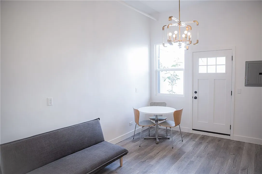 Studio, 260 sqft, $1,300 — Photo 3