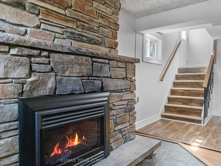 2 Emmeline Cres #LOWER — Photo 13