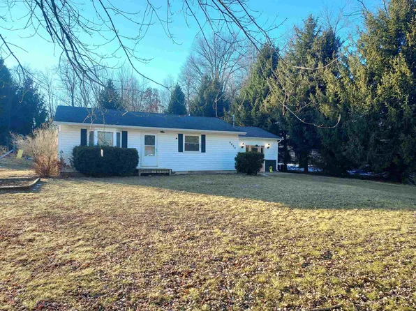 8820 S Harding Ave, Farwell, MI 48622