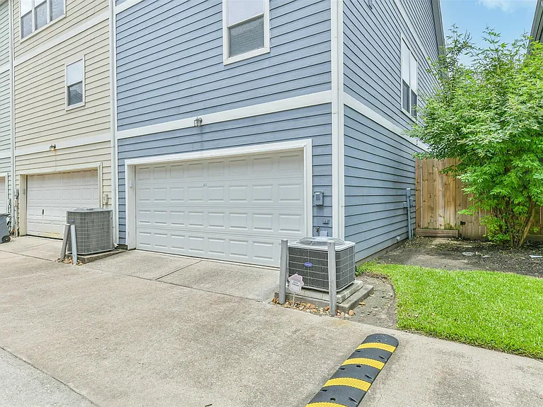 1715 Stuart St — Photo 25