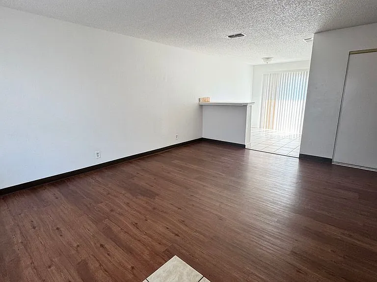 5580 Mountain View Dr — Photo 3