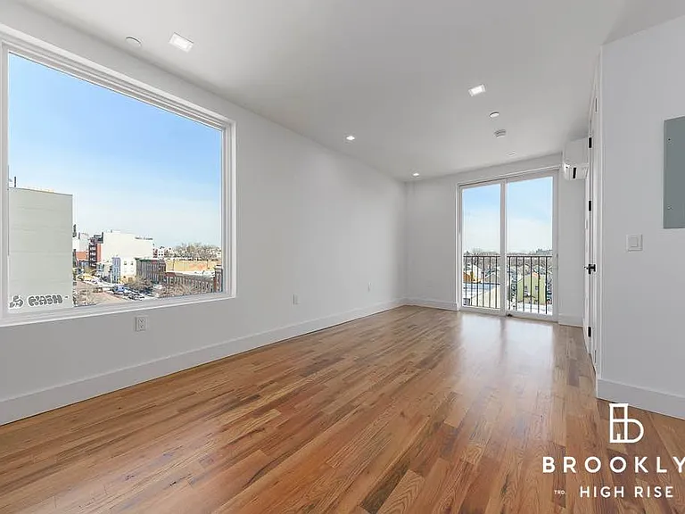 1010 Rogers Ave #4E — Photo 1