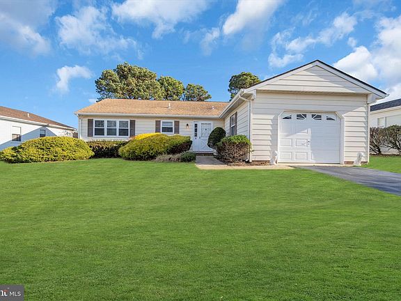 2nd image of 5 Roxton Pl