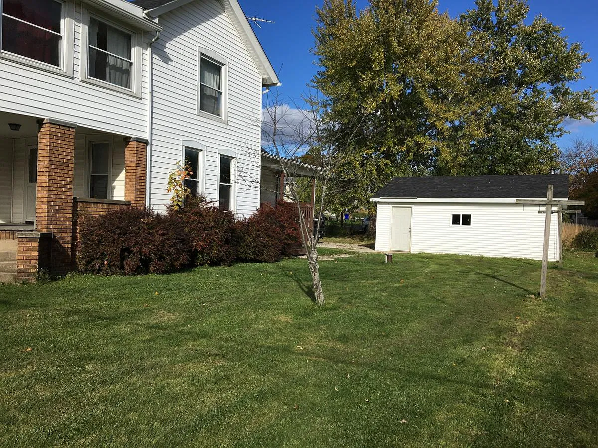 4 bed, 1736 sqft, $1,100 — Photo 2